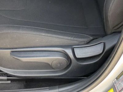 2023 Hyundai Elantra - Photo 12