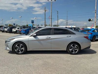 2023 Hyundai Elantra - Photo 2