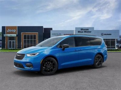 2026 Chrysler Pacifica — side profile view