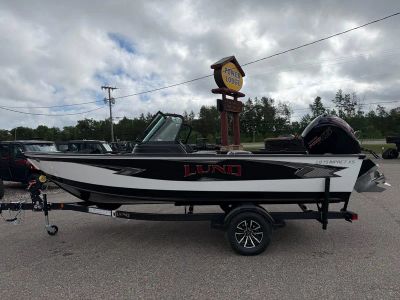 2026 Lund 1875 IMPACT XS Z18IX in WHITE/ BLK/ RED — front three-quarter view