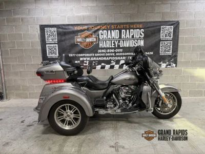 2016 Harley-Davidson® FLHTCUTG - Tri Glide® Ultra — front three-quarter view