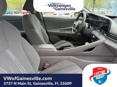 2024 Hyundai Elantra — photo 8 view