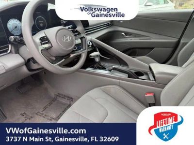 2024 Hyundai Elantra — photo 17 view