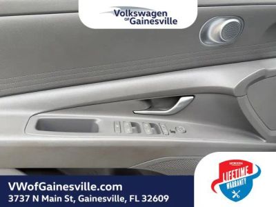 2024 Hyundai Elantra — photo 14 view