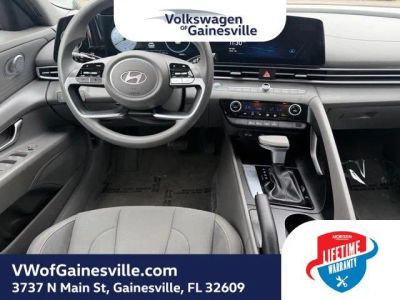 2024 Hyundai Elantra — photo 12 view