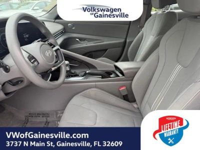 2024 Hyundai Elantra — photo 16 view