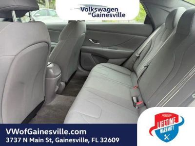 2024 Hyundai Elantra — photo 10 view