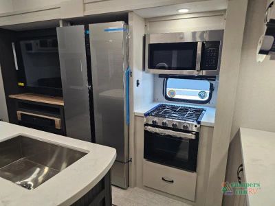 2027 Coachmen RV Chaparral — photo 17 view