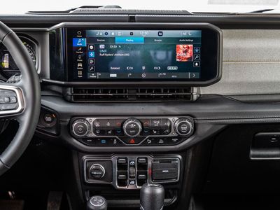 2025 Jeep Wrangler - Photo 35