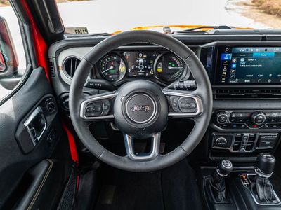 2025 Jeep Wrangler - Photo 29