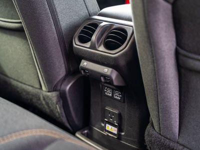 2025 Jeep Wrangler - Photo 15