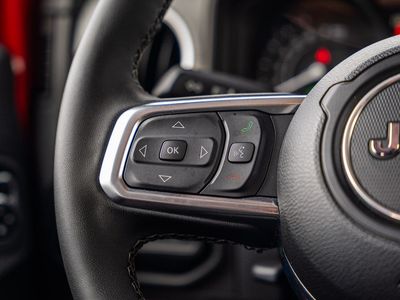 2025 Jeep Wrangler - Photo 32