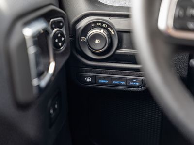 2025 Jeep Wrangler - Photo 31