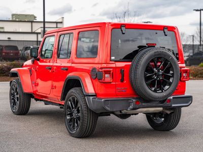 2025 Jeep Wrangler - Photo 3