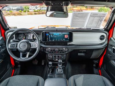 2025 Jeep Wrangler - Photo 27