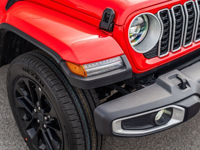 2025 Jeep Wrangler - Photo 8