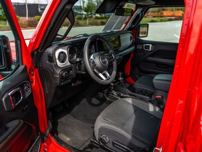2025 Jeep Wrangler - Photo 23