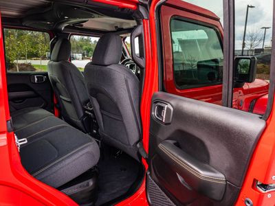 2025 Jeep Wrangler - Photo 14