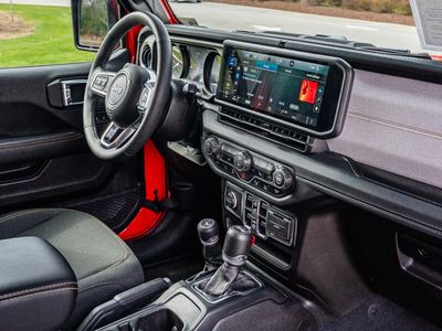 2025 Jeep Wrangler - Photo 12