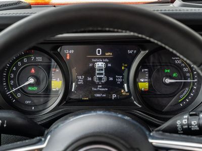 2025 Jeep Wrangler - Photo 30