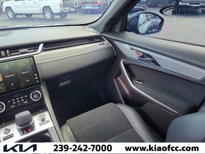 2024 Jaguar F-PACE - Photo 18