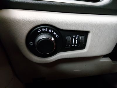 2023 Chrysler Voyager - Photo 13