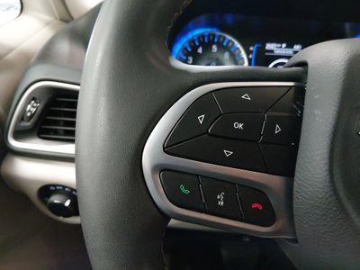 2023 Chrysler Voyager - Photo 12
