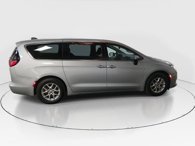 2023 Chrysler Voyager - Photo 8