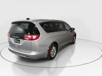 2023 Chrysler Voyager - Photo 7
