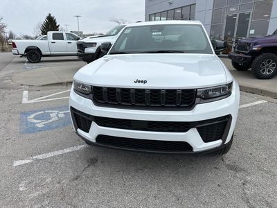 2026 Jeep Grand Cherokee — photo 9 view