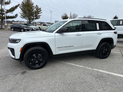 2026 Jeep Grand Cherokee — photo 11 view