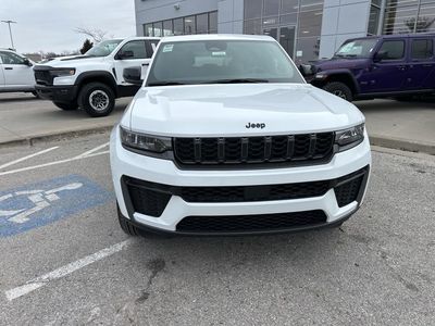 2026 Jeep Grand Cherokee — photo 8 view