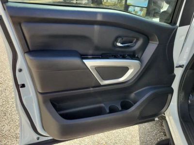 2024 Nissan Titan — photo 8 view