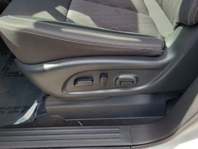 2024 Nissan Titan — photo 12 view