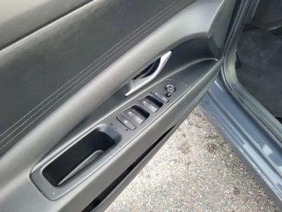 2025 Hyundai Elantra — photo 10 view
