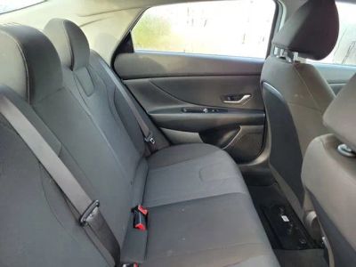 2025 Hyundai Elantra — photo 29 view