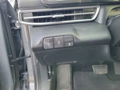 2025 Hyundai Elantra — photo 14 view