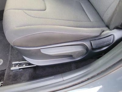 2025 Hyundai Elantra — photo 13 view