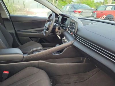 2025 Hyundai Elantra — photo 31 view