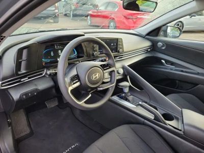 2025 Hyundai Elantra — photo 11 view