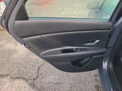 2025 Hyundai Elantra — photo 27 view