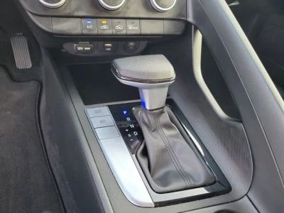 2025 Hyundai Elantra — photo 22 view