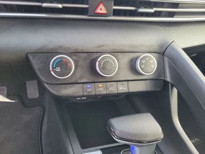 2025 Hyundai Elantra — photo 21 view