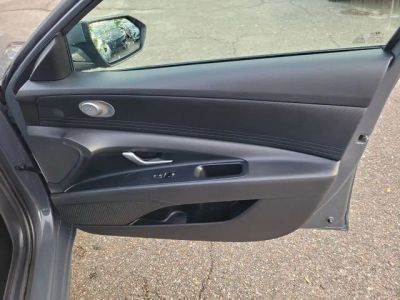 2025 Hyundai Elantra — photo 33 view