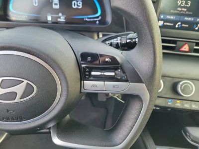 2025 Hyundai Elantra — photo 16 view