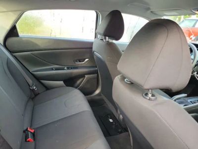 2025 Hyundai Elantra — photo 28 view