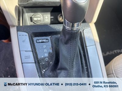 2017 Hyundai Elantra - Photo 6