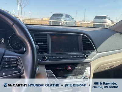 2017 Hyundai Elantra - Photo 5