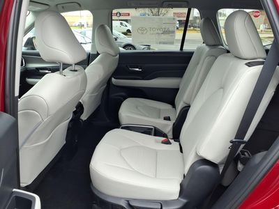 2026 Toyota Grand Highlander Hybrid - Photo 12