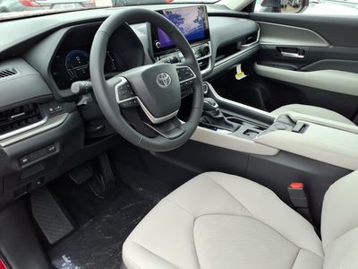 2026 Toyota Grand Highlander Hybrid - Photo 9